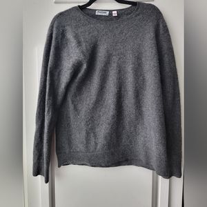 🎨 Uniqlo x Pantone Cashmere Dark Gray Sweater Size L
